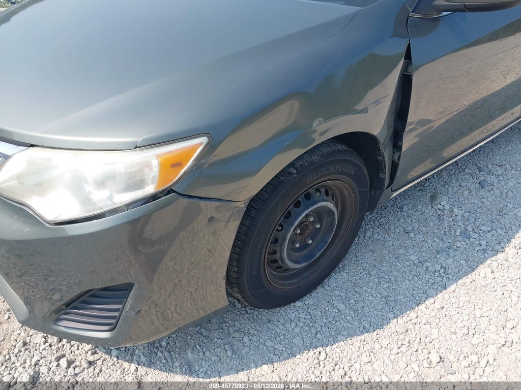 2014 Toyota Camry LE photo 6