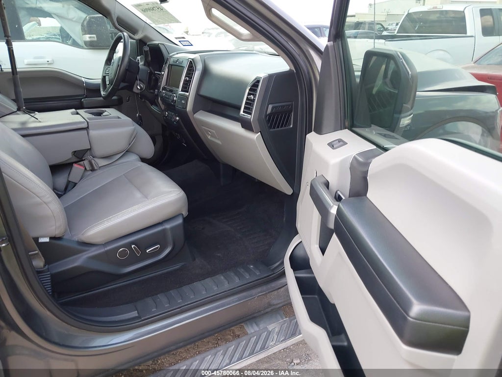 2015 Ford F-150 XLT photo 5