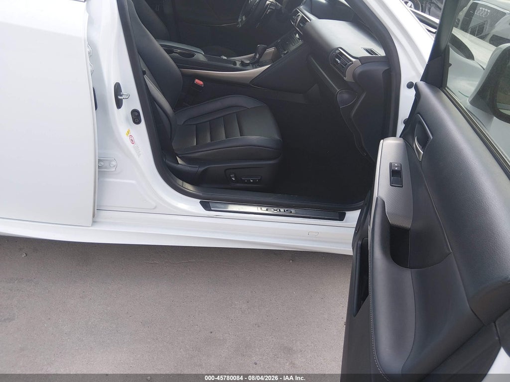 2017 Lexus IS 200T photo 5