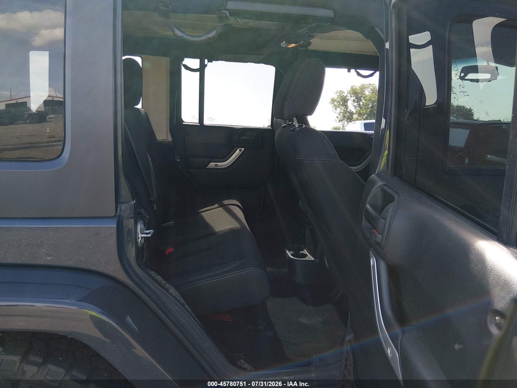 2016 Jeep Wrangler Unlimited Sahara photo 8