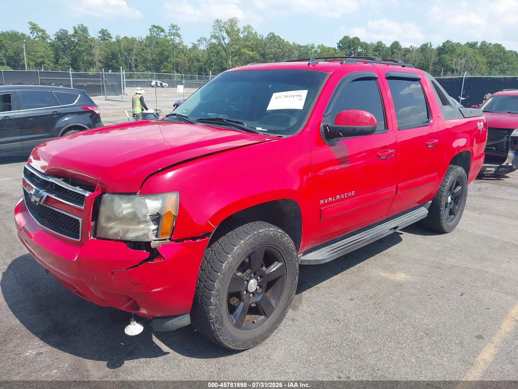 2011 Chevrolet Avalanche 1500 LT1 photo 2