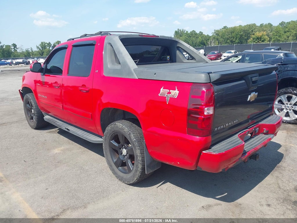 2011 Chevrolet Avalanche 1500 LT1 photo 3