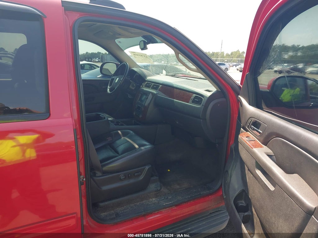 2011 Chevrolet Avalanche 1500 LT1 photo 5