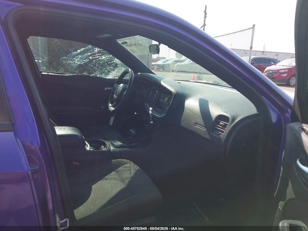 2018 Dodge Charger SXT RWD photo 5