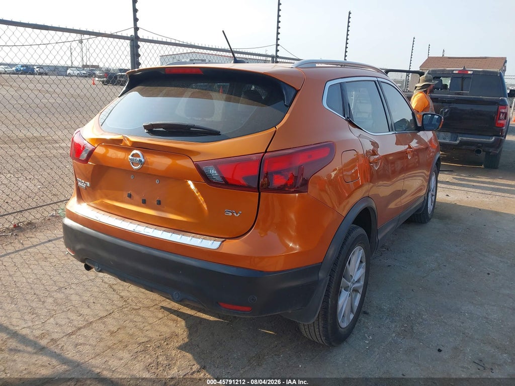 2017 Nissan Rogue Sport SV photo 4
