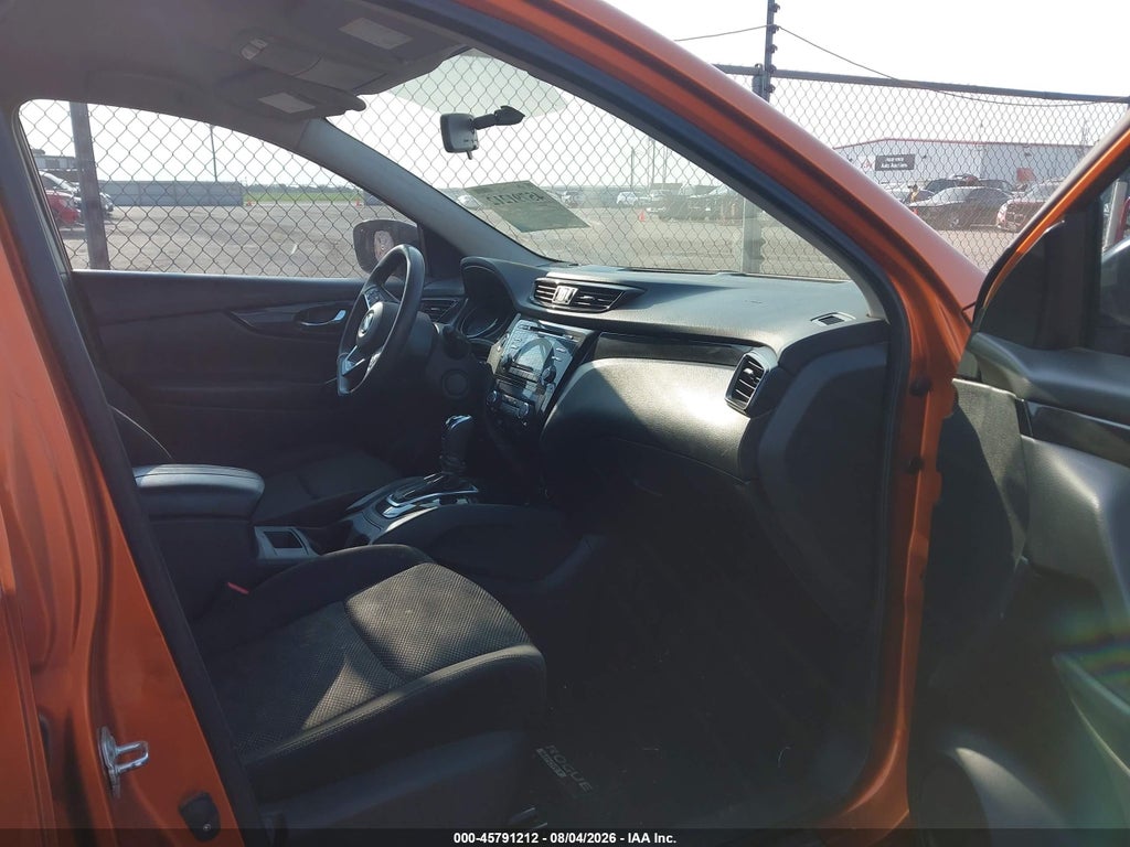 2017 Nissan Rogue Sport SV photo 5