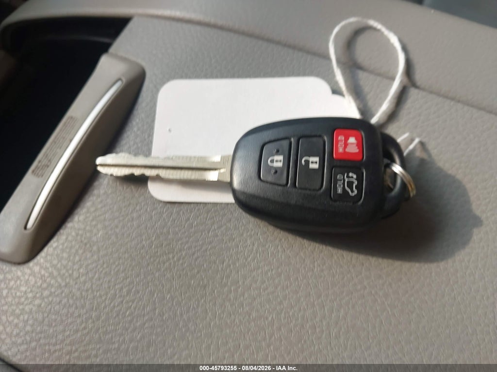 2015 Toyota Highlander LE Plus V6 photo 11