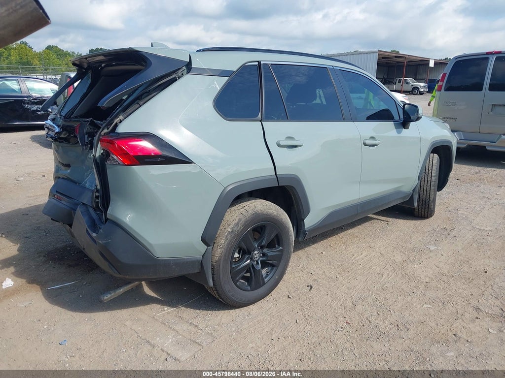 2022 Toyota RAV4 XLE photo 4