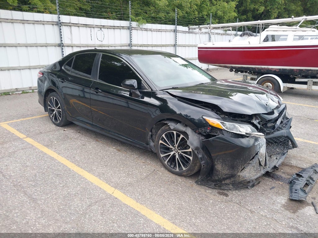 2020 Toyota Camry SE photo 1
