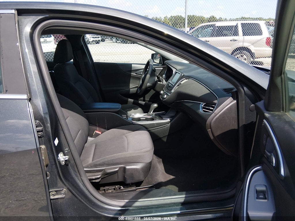 2018 Chevrolet Malibu LT photo 5