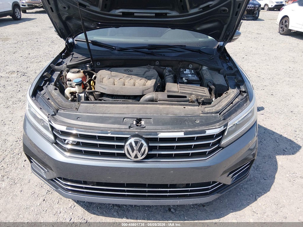 2019 Volkswagen Passat 2.0T SE R-Line photo 10