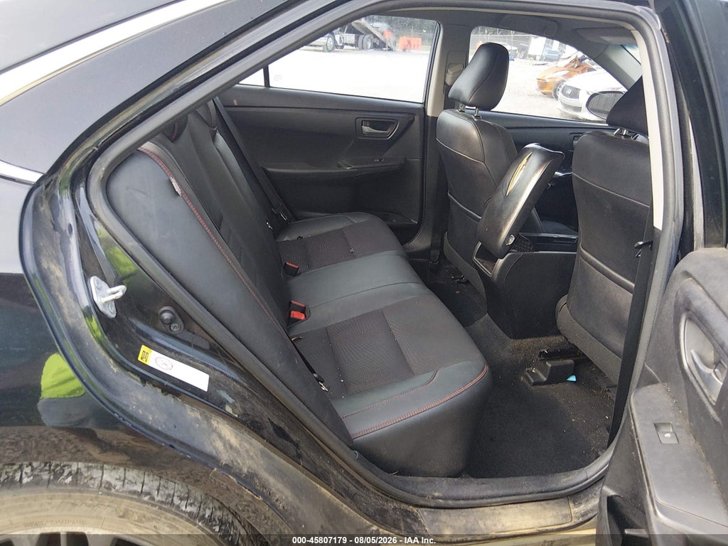 2017 Toyota Camry SE photo 8