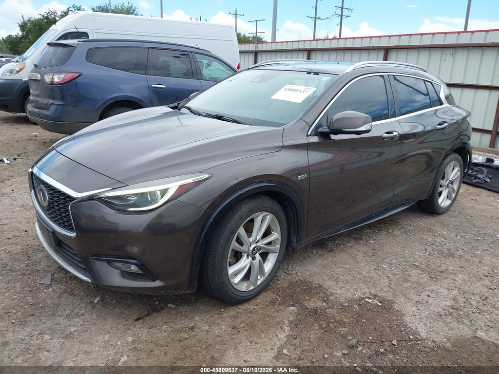 2017 Infiniti QX30 Premium photo 2