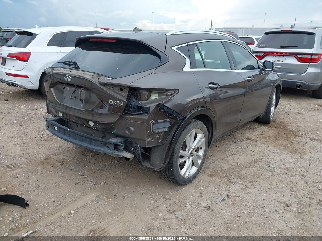 2017 Infiniti QX30 Premium photo 4