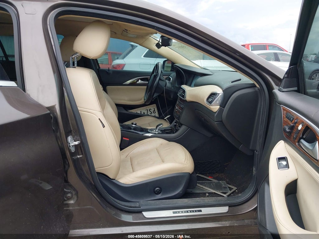 2017 Infiniti QX30 Premium photo 5
