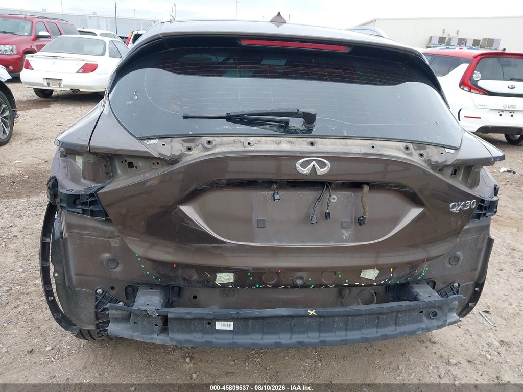 2017 Infiniti QX30 Premium photo 6