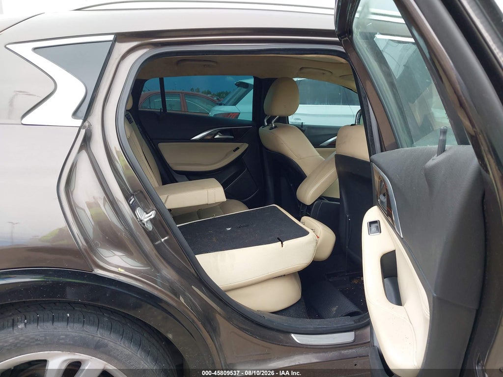 2017 Infiniti QX30 Premium photo 8
