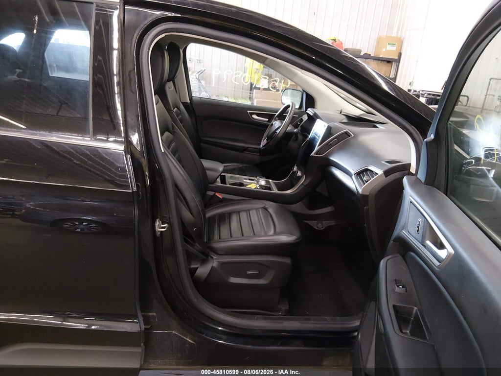 2023 Ford Edge SEL photo 5