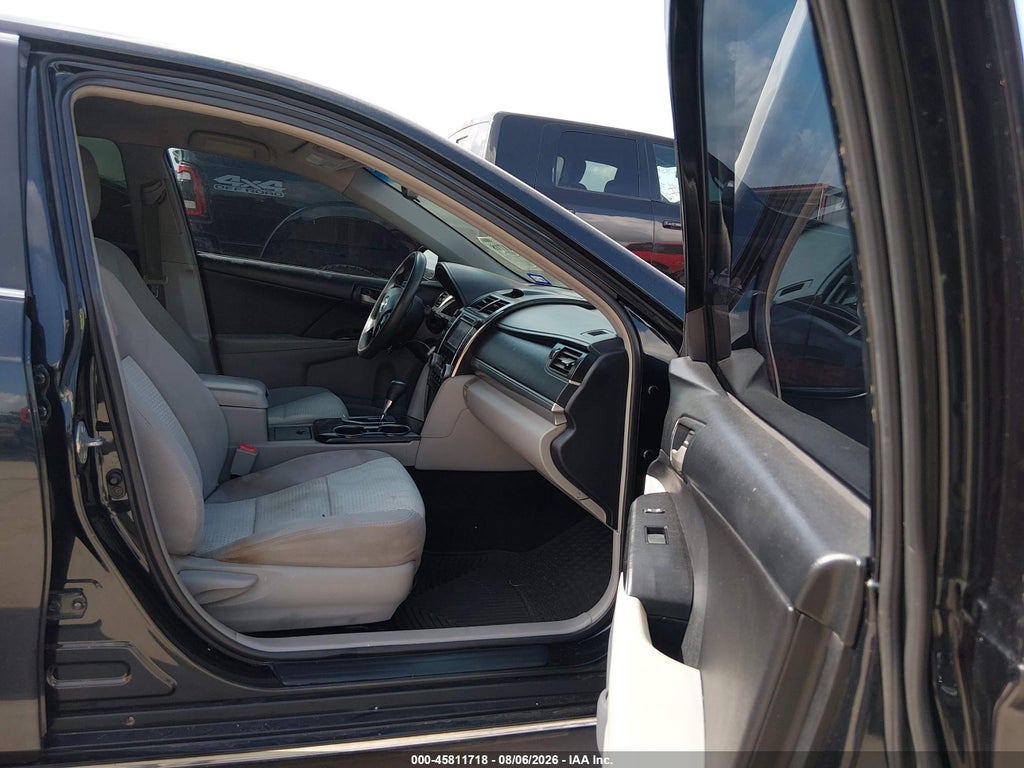 2014 Toyota Camry LE photo 5