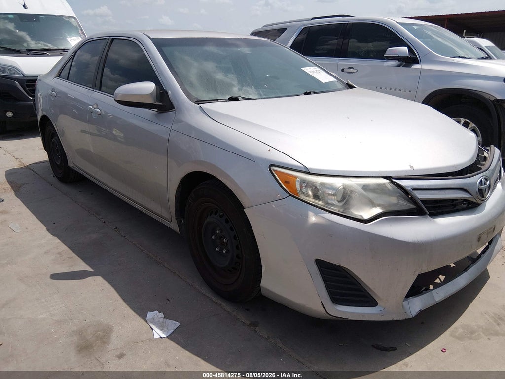 2014 Toyota Camry LE photo 1