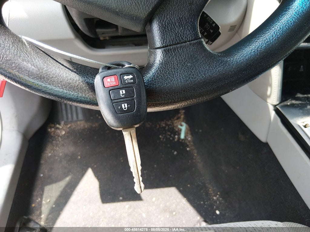 2014 Toyota Camry LE photo 11
