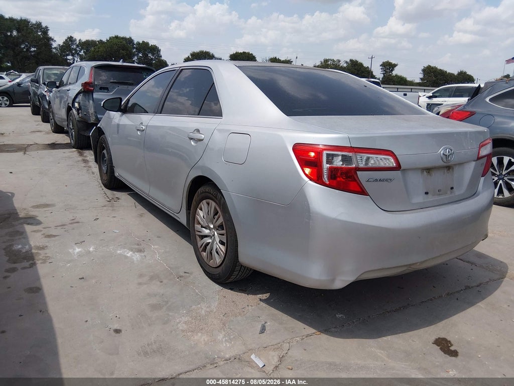 2014 Toyota Camry LE photo 3