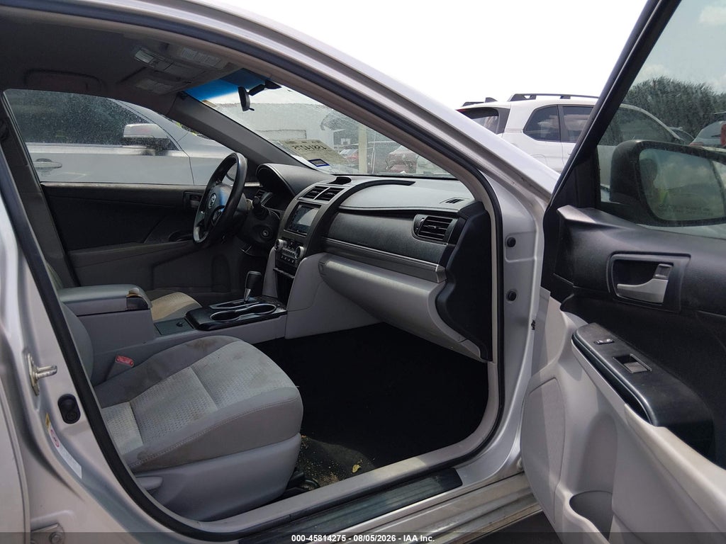 2014 Toyota Camry LE photo 5