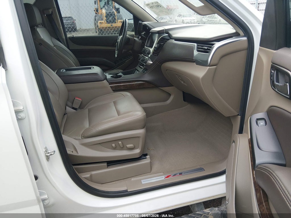2020 Chevrolet Suburban 4WD LT photo 5