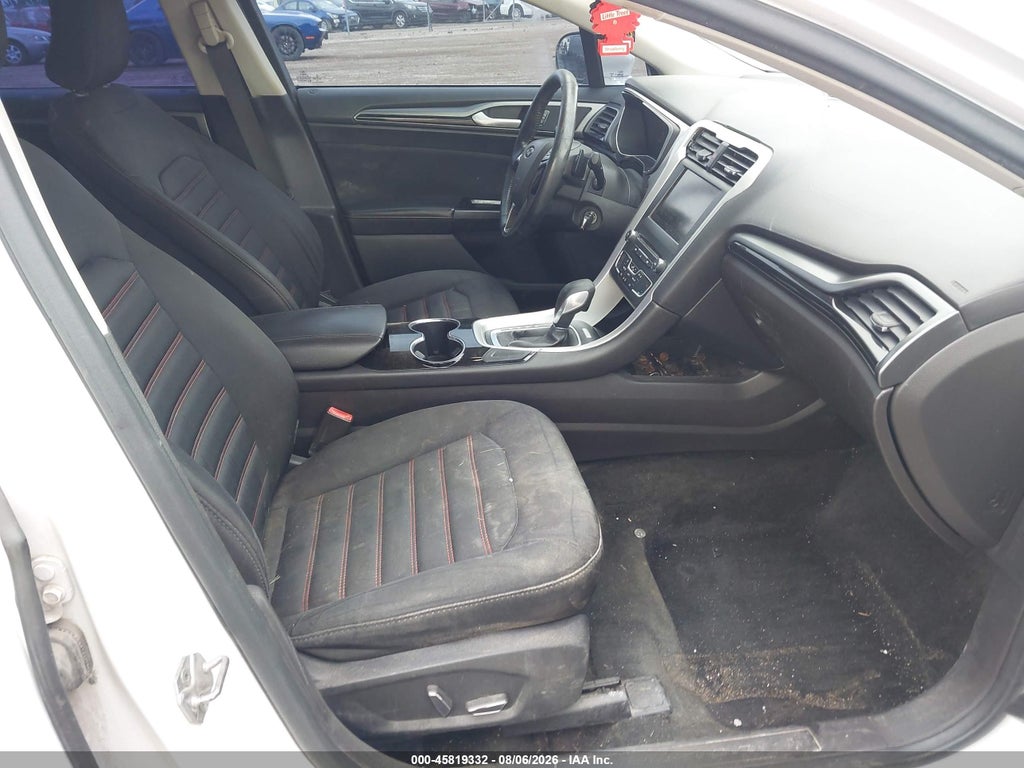 2016 Ford Fusion SE photo 5