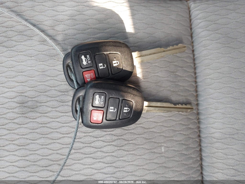 2016 Toyota Corolla LE photo 11