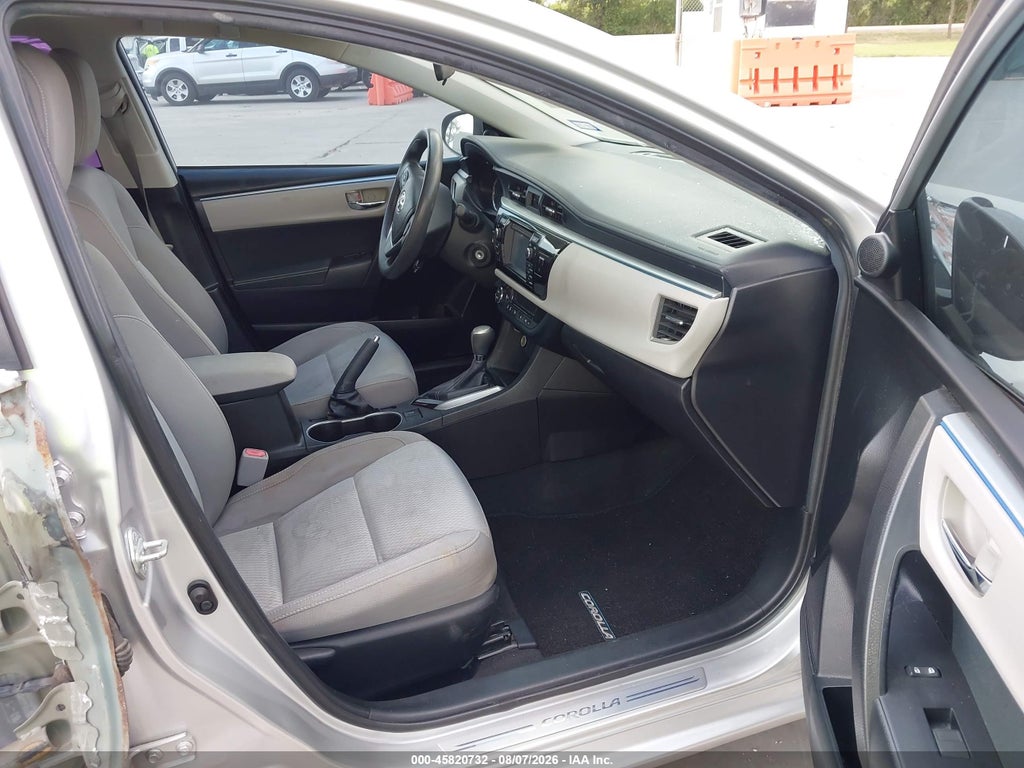 2016 Toyota Corolla LE photo 5