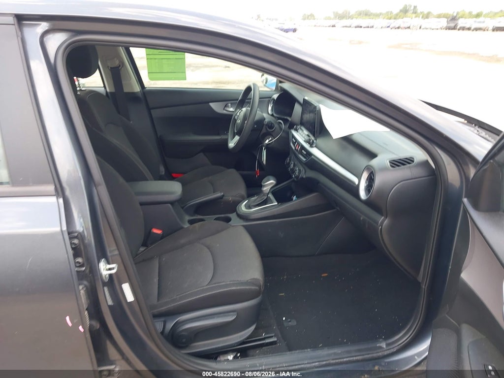 2024 Kia Forte LXS photo 5