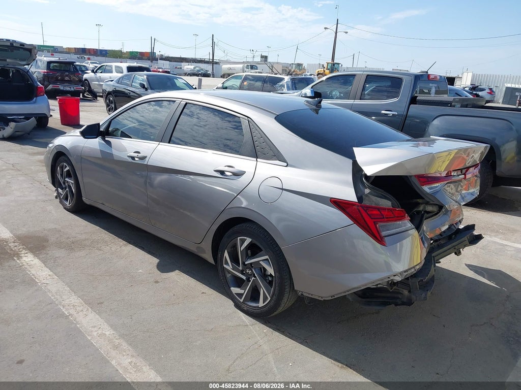 2024 Hyundai Elantra SEL photo 3