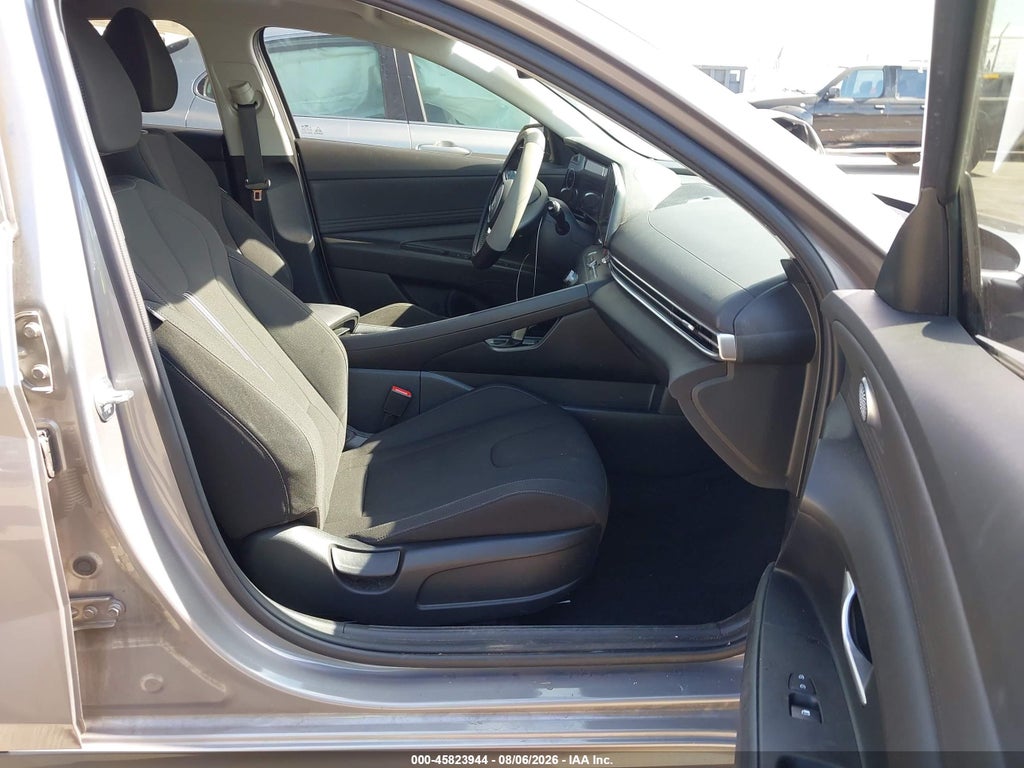 2024 Hyundai Elantra SEL photo 5