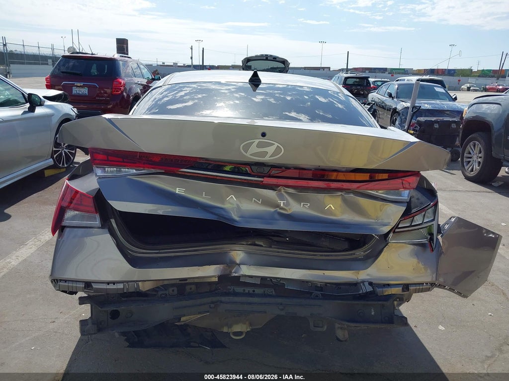 2024 Hyundai Elantra SEL photo 6