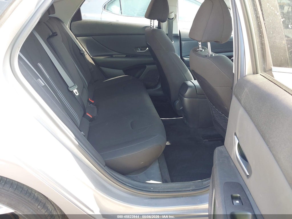 2024 Hyundai Elantra SEL photo 8