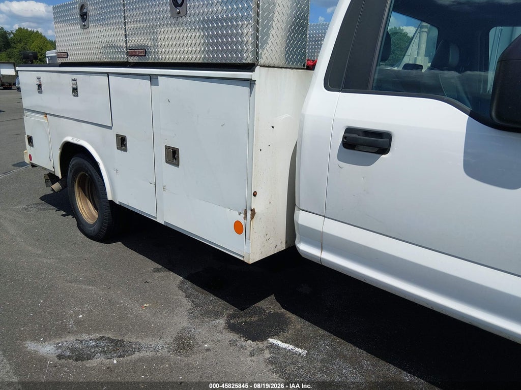 2019 Ford F-350 Chassis XL photo 12