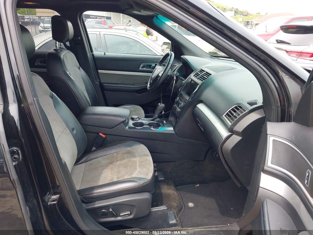 2017 Ford Explorer XLT photo 5