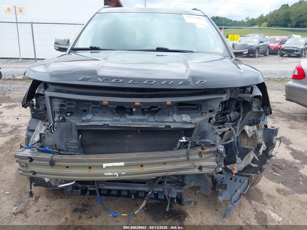 2017 Ford Explorer XLT photo 6