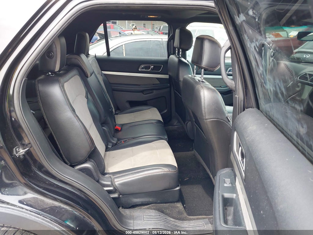 2017 Ford Explorer XLT photo 8