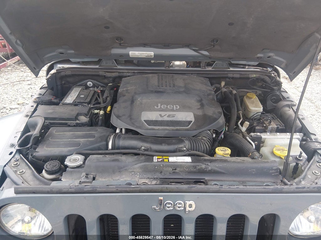 2015 Jeep Wrangler Unlimited Sahara photo 10