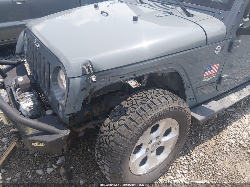 2015 Jeep Wrangler Unlimited Sahara photo 6