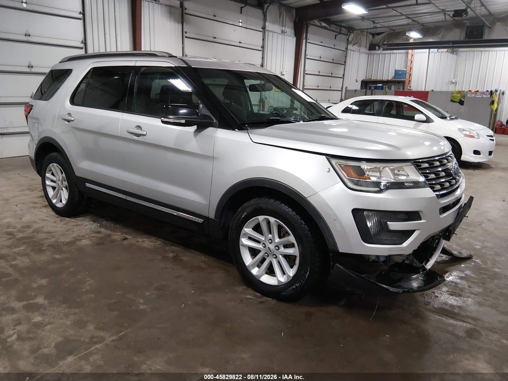 2016 Ford Explorer XLT photo 1