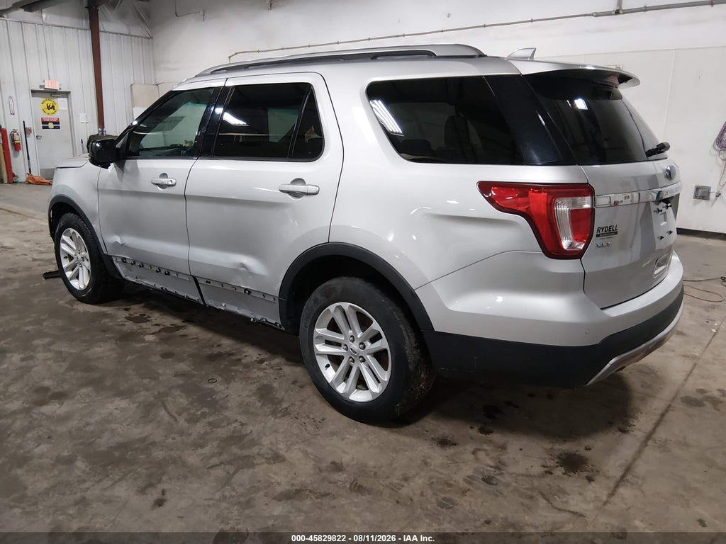 2016 Ford Explorer XLT photo 3