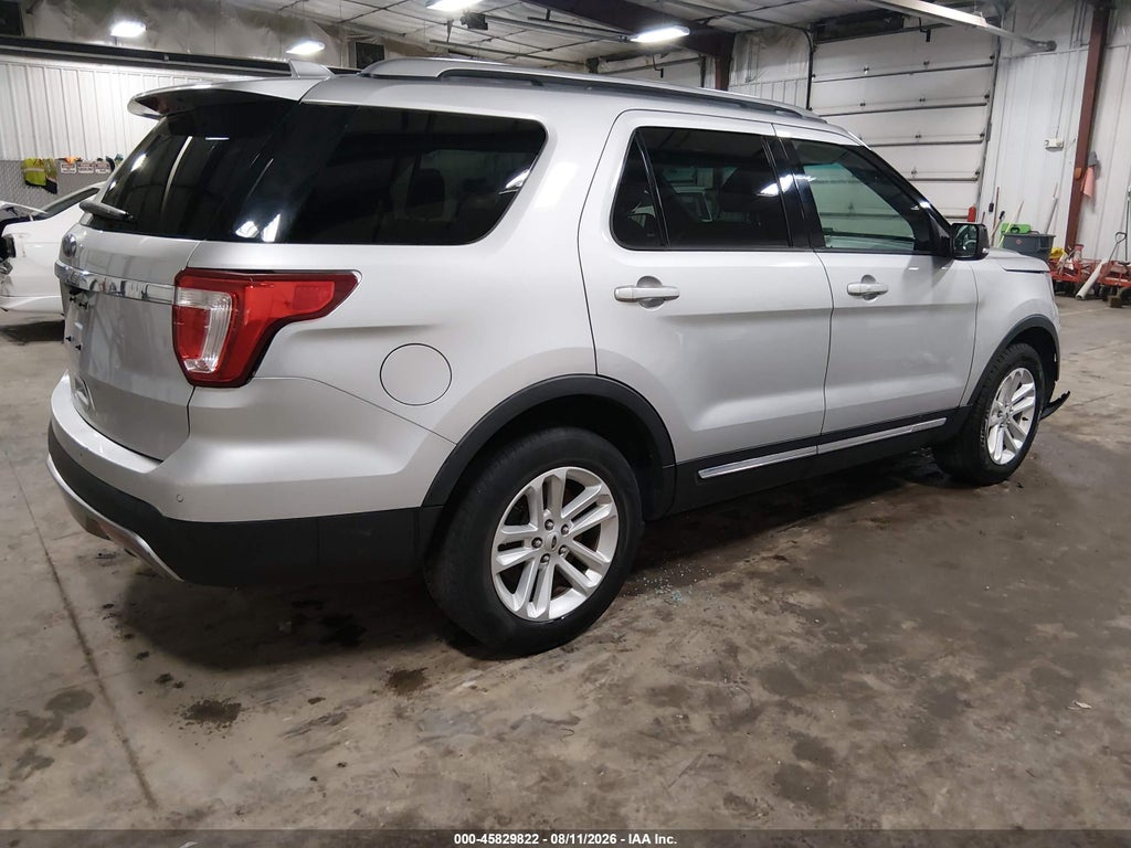 2016 Ford Explorer XLT photo 4