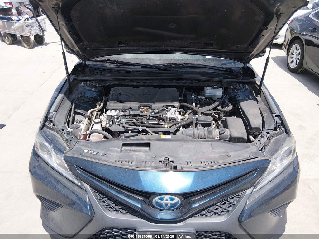 2020 Toyota Camry SE Hybrid photo 10