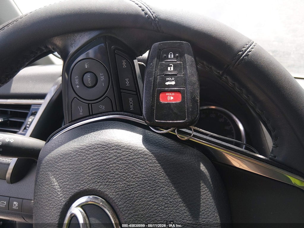 2020 Toyota Camry SE Hybrid photo 11