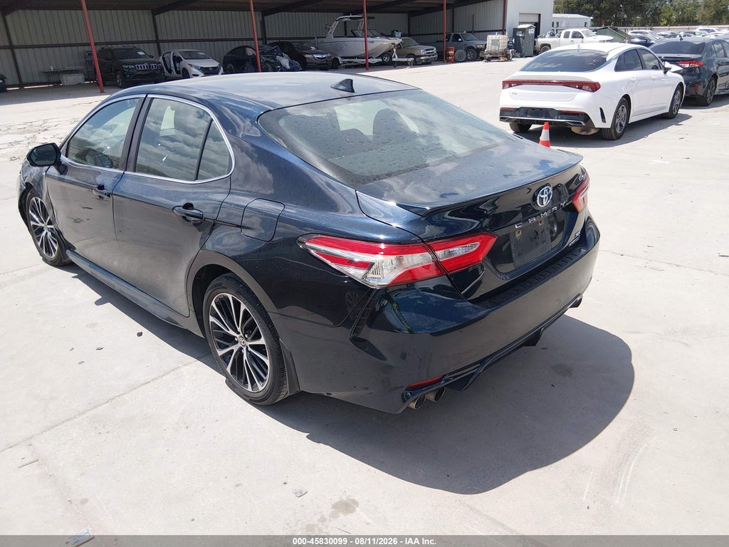 2020 Toyota Camry SE Hybrid photo 3