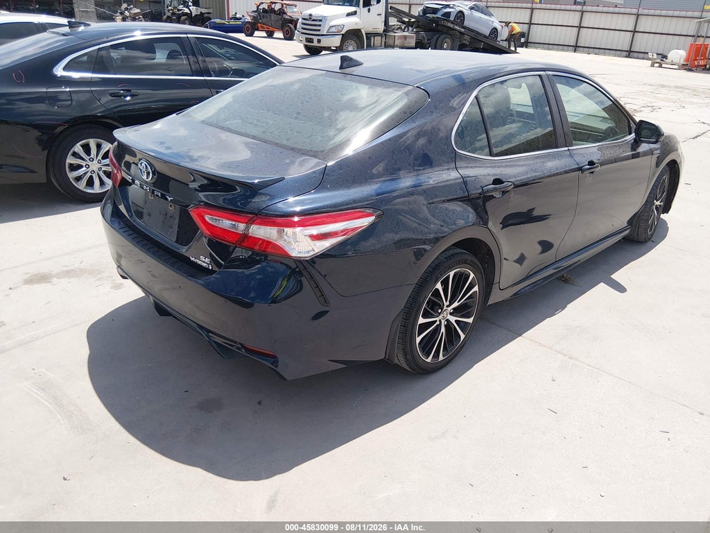 2020 Toyota Camry SE Hybrid photo 4