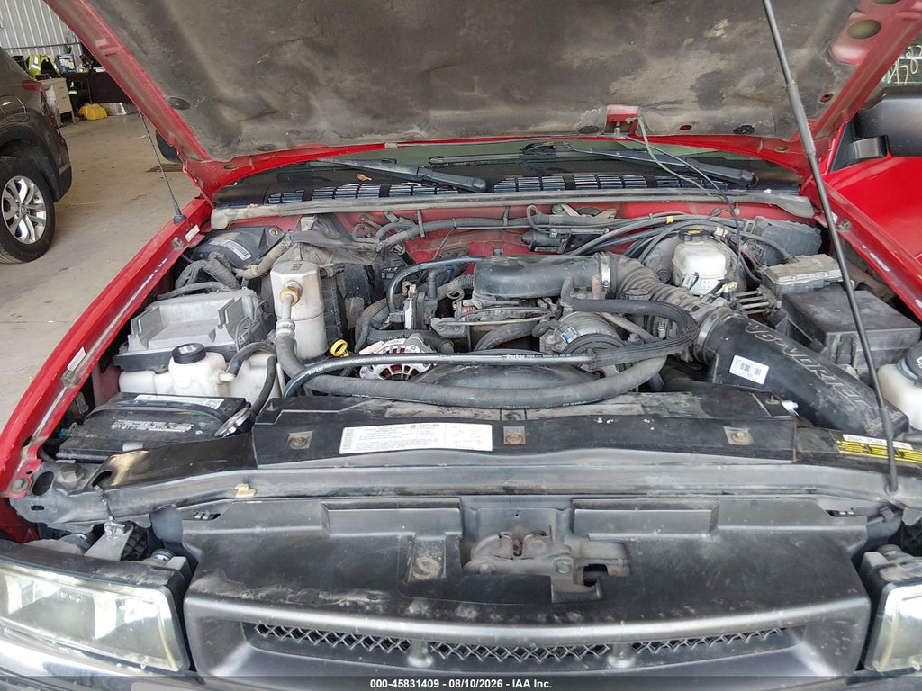 2004 Chevrolet S-10 LS photo 10